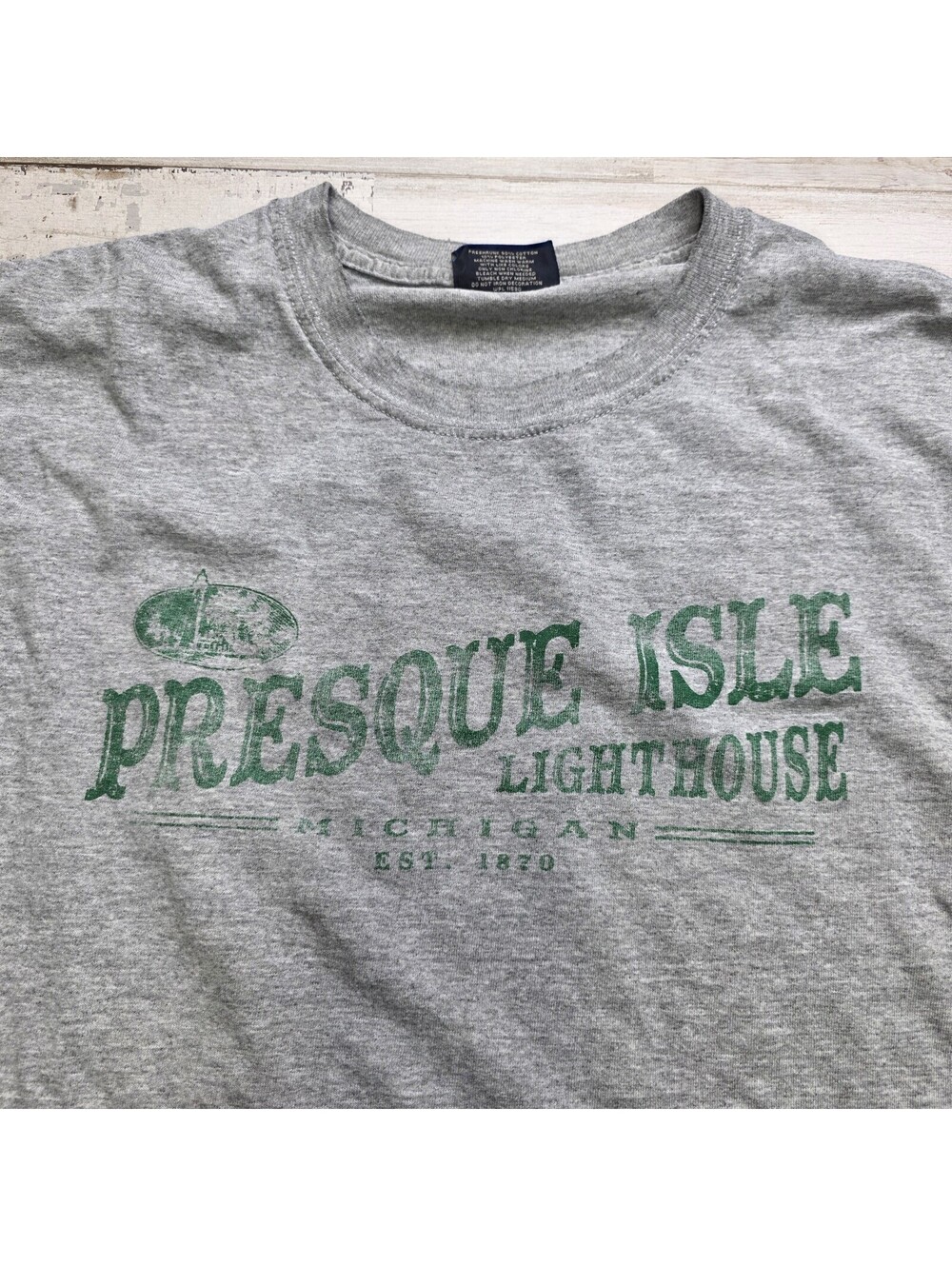 Vintage Presque Isle Lighthouse Michigan MV Sport Gray T-Shirt XL
